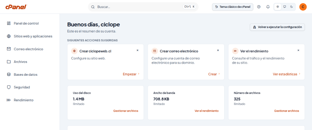 Panel de control del nuevo cPanel con el menú lateral de secciones, acciones sugeridas y resumen de la cuenta